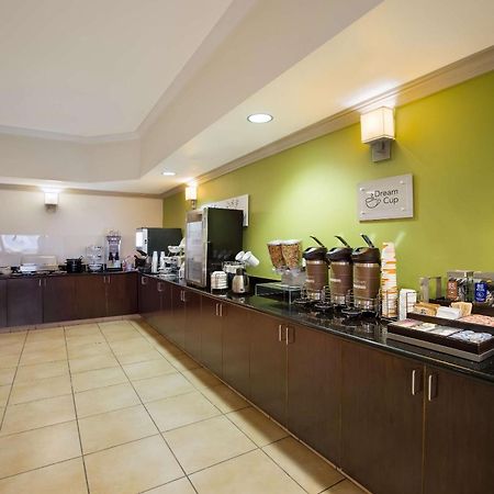 Sleep Inn & Suites Колби Экстерьер фото