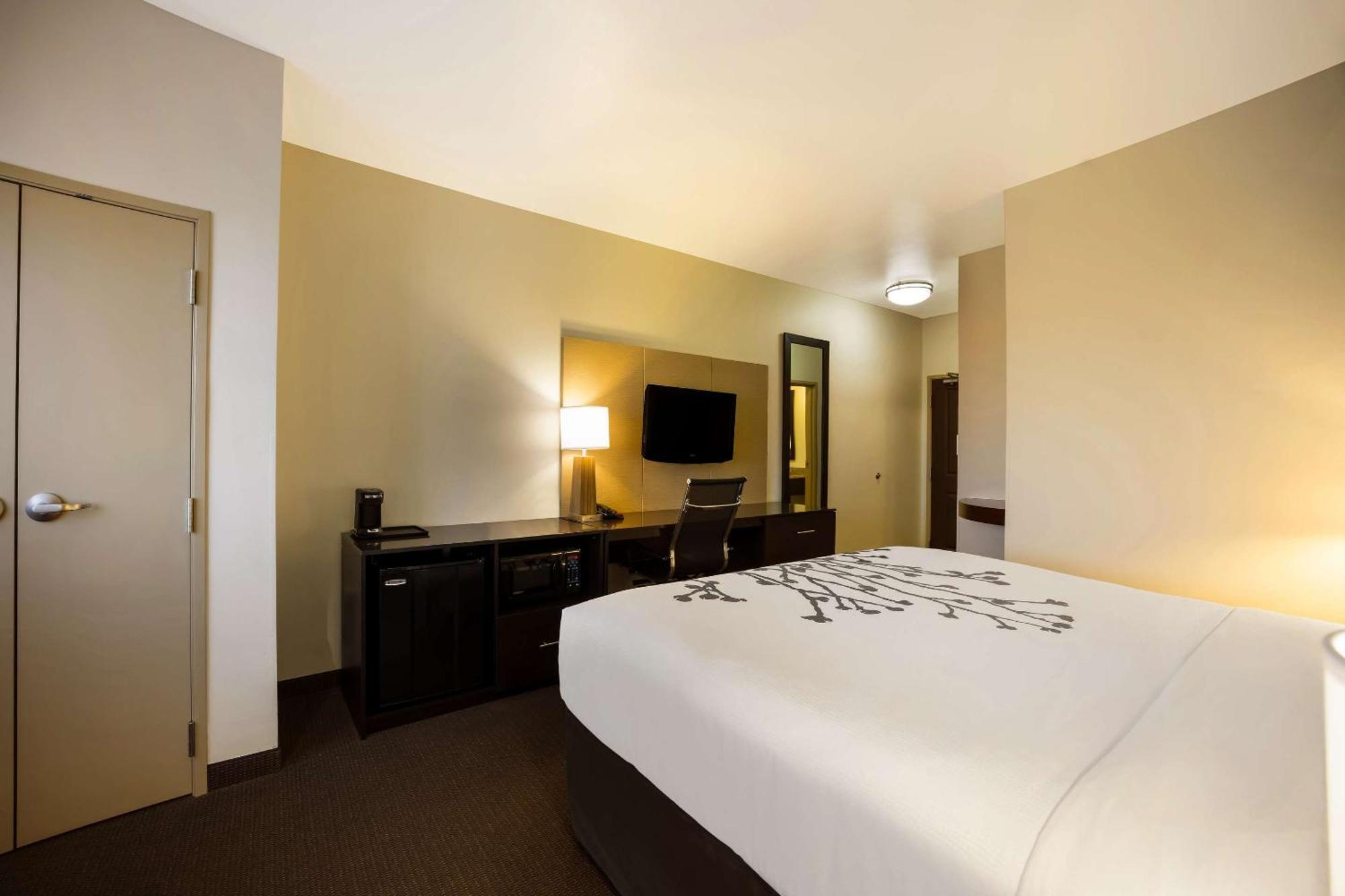 Sleep Inn & Suites Колби Экстерьер фото