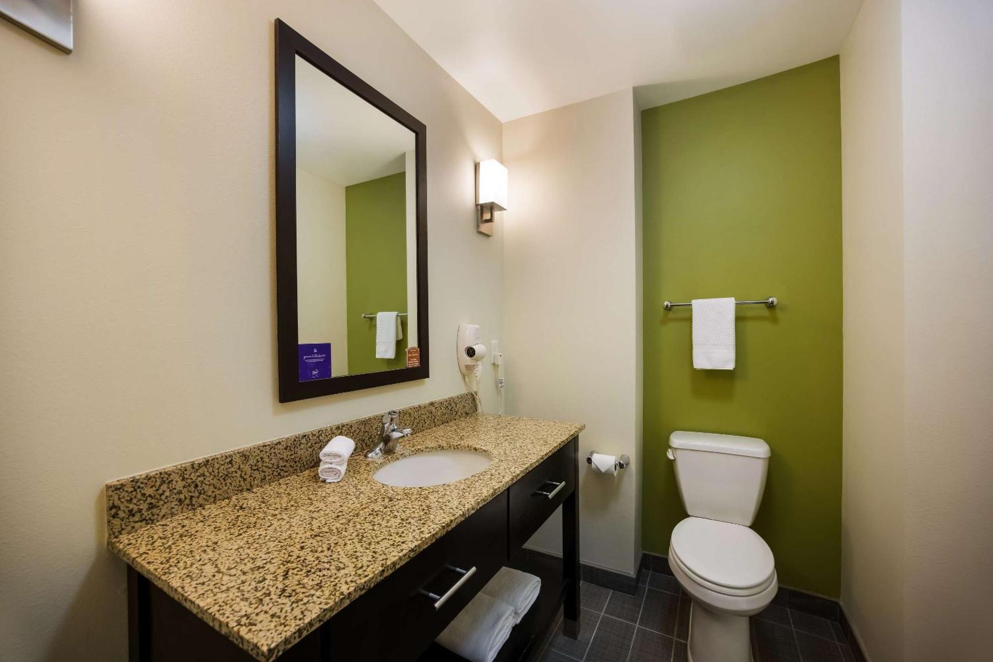Sleep Inn & Suites Колби Экстерьер фото