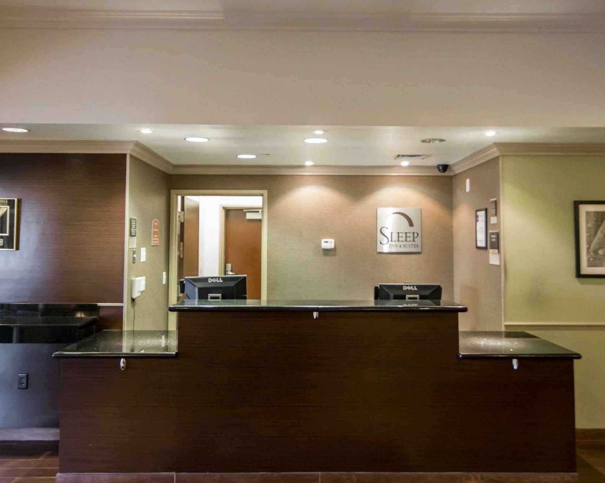Sleep Inn & Suites Колби Экстерьер фото